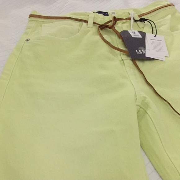 ISO: Levi's Barrel Crop Jeans Size 27 - Picture 4 of 7